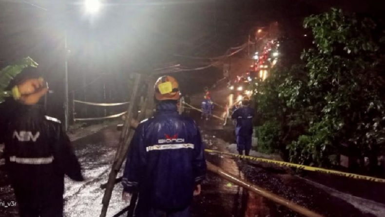 Longsor akibat Hujan Deras, Akses Giripurno-Tawang Argo Ditutup Untuk Mobil