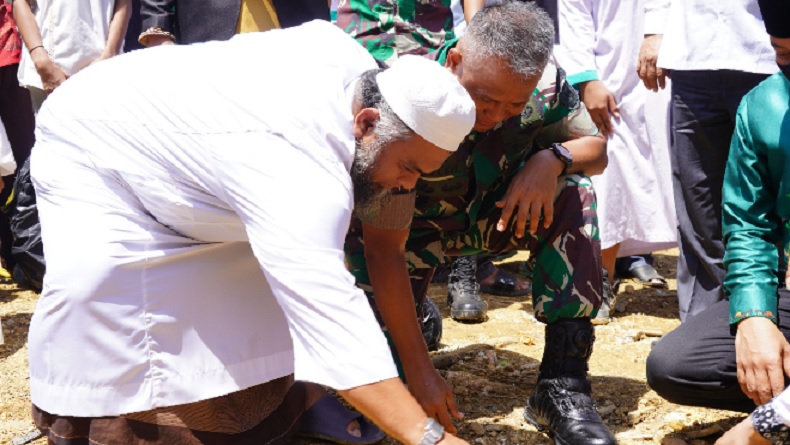 Pangdam XVII/Cenderawasih Letakkan Batu Pertama Pembangunan Ponpes Darul Qur'an Wadda'wah
