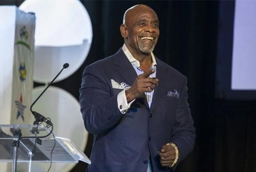 Kisah Chris Gardner, dari Gelandangan yang Tinggal di Toilet Stasiun Kereta hingga Sukses jadi Miliarder 