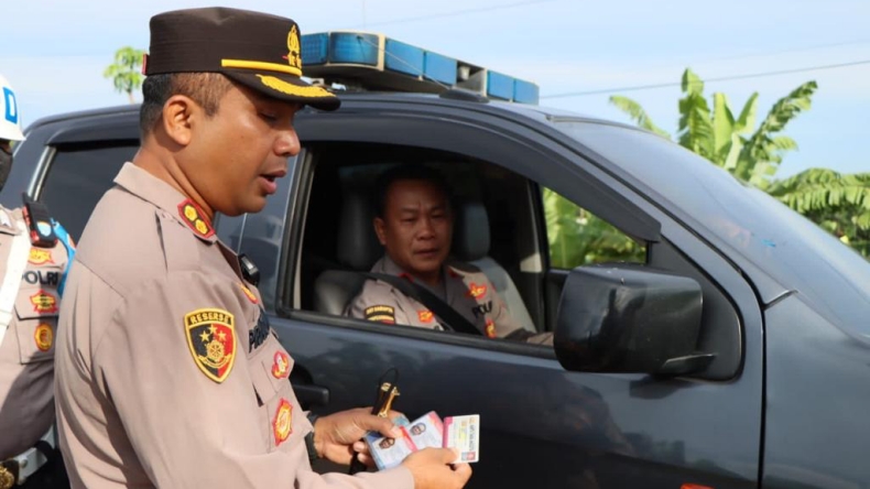 Kapolres Pesawaran Turun Tangan Razia Kendaraan Personel, Wakapolres Kaget saat Dicegat