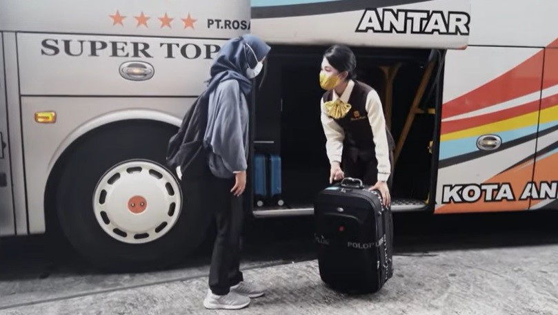 Tak Hanya Modal Cantik dan Seksi, Ini Tugas Berat Pramugari di PO Bus