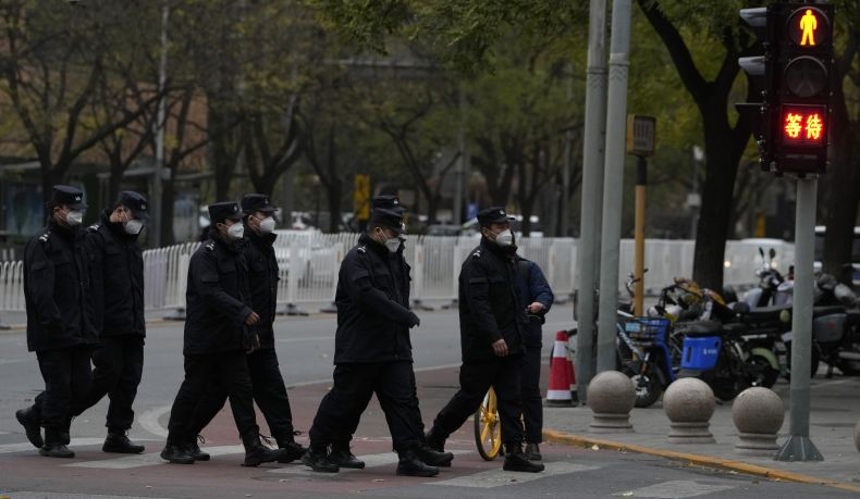 Demo Tuntut Xi Jinping Mundur, Polisi China Razia Ponsel Warga Tangkapi Demonstran 