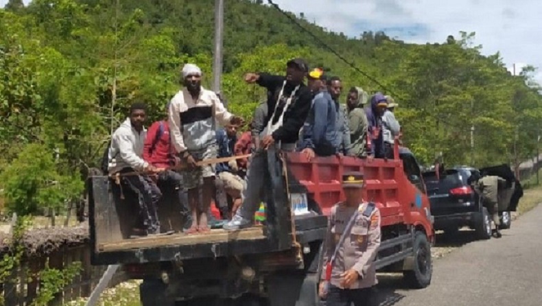 Berjalan Kaki, 557 Pengungsi Kiwirok Kembali ke Kampung Halaman