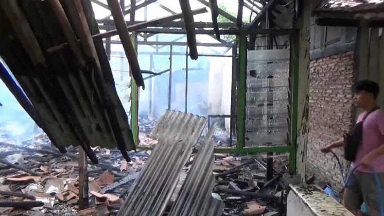 Ditinggal Penghuni Bekerja, 3 Rumah di Kendal Ludes Terbakar