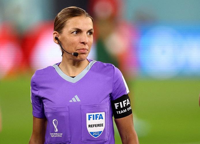 Tim Wasit Perempuan Akan Pimpin Laga Piala Dunia 2022, Bakal Jadi Sejarah!