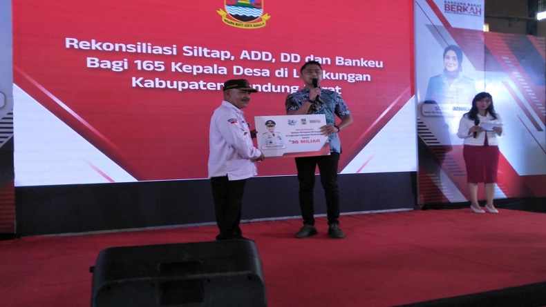 Hengki Kurniawan Penuhi Janji Politik, Gelontorkan Rp36 Miliar untuk RW di KBB