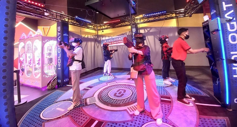 Ide Liburan Natal dan Tahun Baru, Asyik Bermain Hologate VR hingga Social Bowling