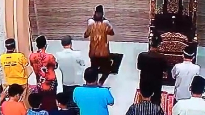 Viral Imam Masjid di Bekasi Dipukul saat Pimpin Salat, Polisi Cek TKP