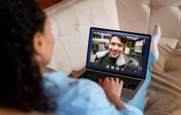 Dosen Unesa Beberkan Bahaya Pacaran Virtual di Kalangan Anak Muda, Ini Katanya