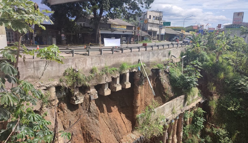 Jembatan Cikereteg Terancam Ambles, Polisi Rekayasa Lalin Jalan Raya Bogor-Sukabumi ke Tol Bocimi