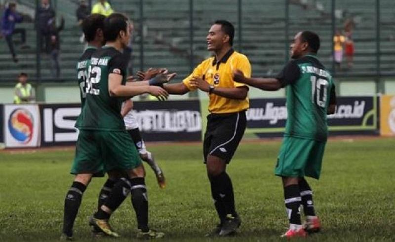 5 Kejadian Memalukan Sepak Bola Indonesia yang Disorot Media Asing, Ada Pemain Tinju Wasit