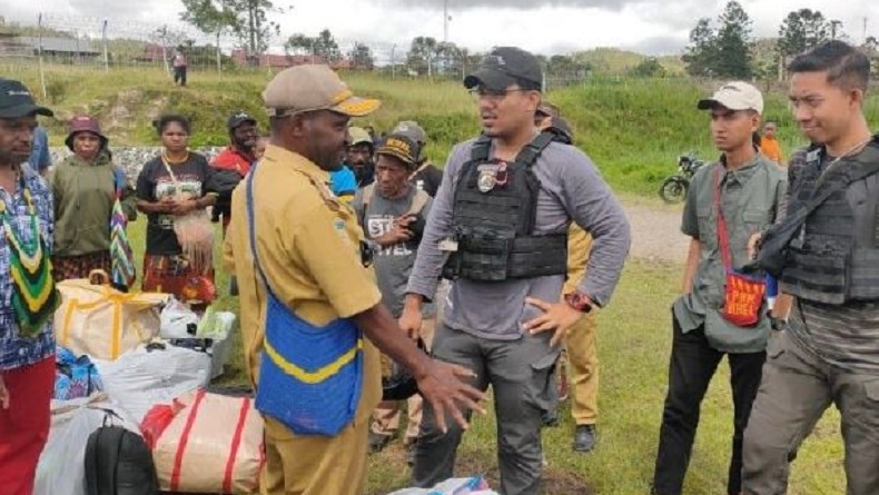 Satgas Damai Cartenz Kerahkan Tim Nakes ke Kiwirok, Cek Kondisi Kesehatan Pengungsi