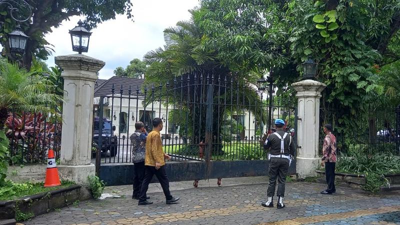  Jokowi dan Sejumlah Menteri Gelar Rapat Persiapan Pernikahan Kaesang-Erina di Solo