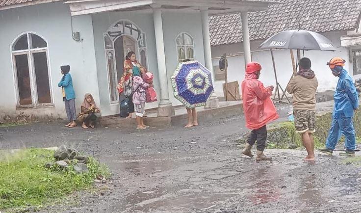 15 Orang Menolak Dievakuasi saat Semeru Erupsi, Ini Kata Kades Supiturang 