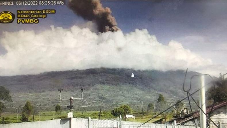 Gunung Kerinci Erupsi, Semburkan Kolom Abu Setinggi 700 Meter