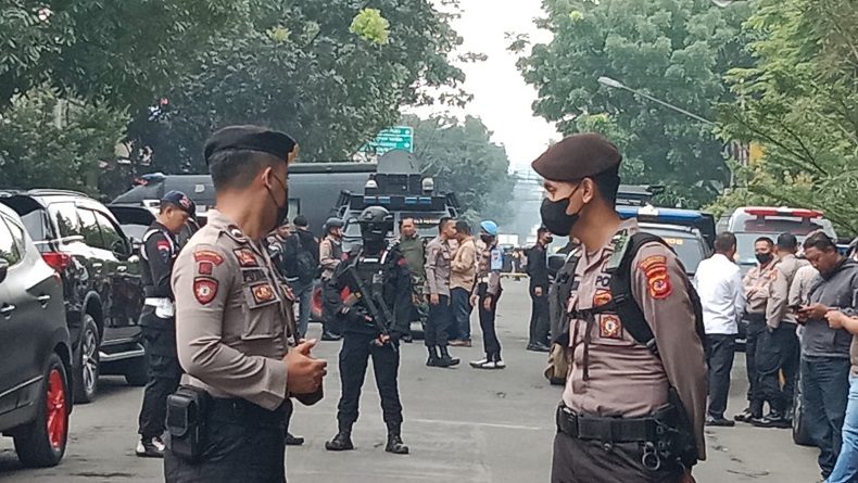 Pascaledakan Bom di Polsek Astana Anyar Bandung, Gegana Brimob dan Densus 88 Olah TKP
