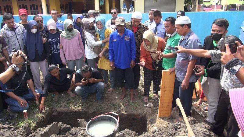  Isak Tangis Keluarga Iringi Pemakaman Lord Rangga di Brebes