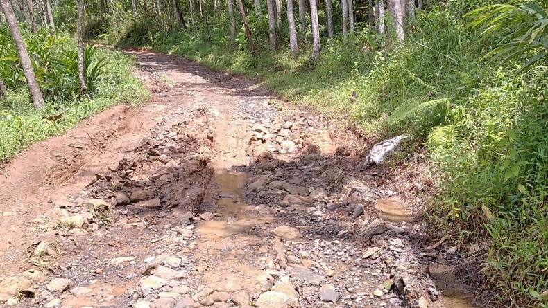 Fakta Desa Maroko Garut usai Viral, Jalan Masih Berbatu dan Tanah Merah