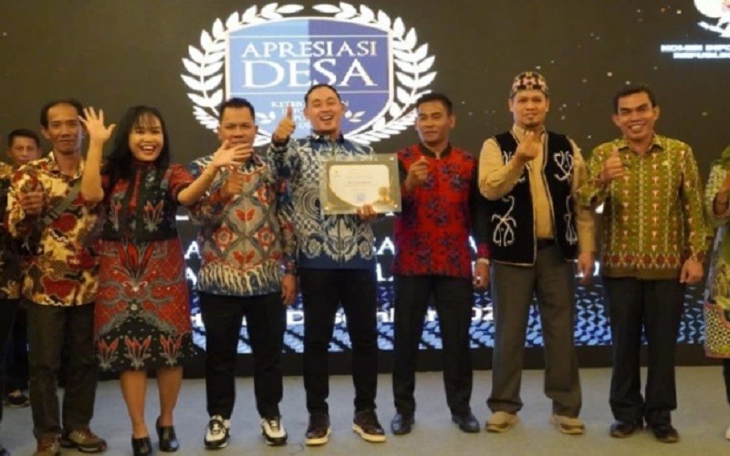 Berada di Pedalaman Kalbar, Desa Titian Hulu Raih Penghargaan Keterbukaan Informasi Publik