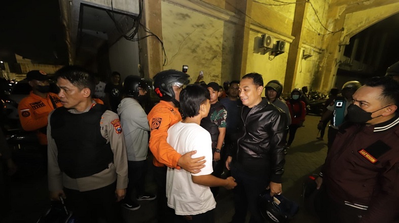 Sekelompok Pemuda Bikin Onar di Warkop Sukolilo Surabaya, Eri Cahyadi: Bukan Gangster
