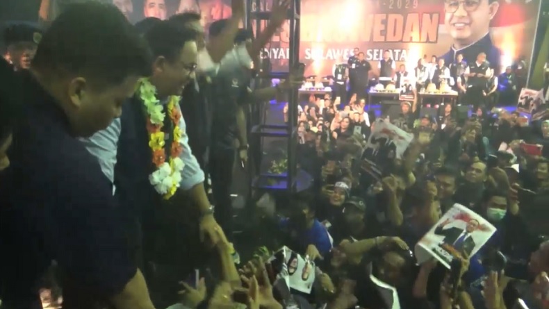 Hadiri Rapat Akbar Relawan di Makassar, Anies: 2024 Kita Punya Kesempatan Pilih Jalur Perubahan