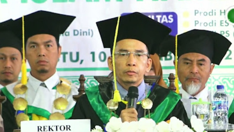Pesan TGB kepada 390 Wisudawan IAIH Hamzanwadi, Bangun Negeri dengan Kecintaan