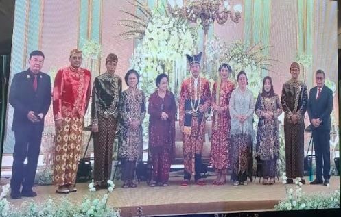 Megawati Berbincang Akrab dengan Gibran di Resepsi Pernikahan Kaesang-Erina