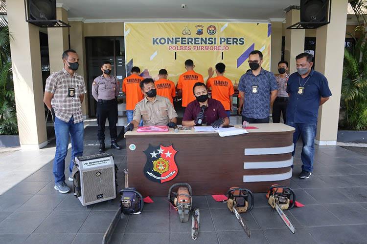 Polres Purworejo Ungkap Kasus Pembalakan Liar, Libatkan 3 Oknum Pegawai Perhutani
