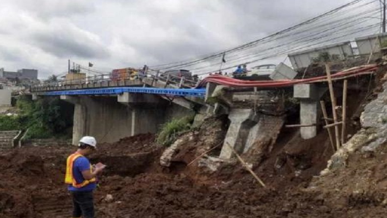 Bahu Jembatan Pamuruyan Ambruk, Jalur Sukabumi-Bogor Macet akibat Buka Tutup