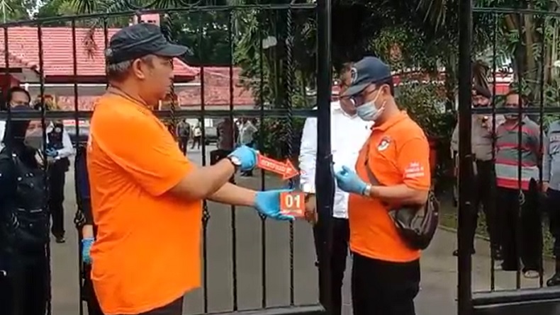 Diduga Terlibat Perampokan, Mantan Wali Kota Blitar Samanhudi Anwar Ditangkap sebelum Jumatan