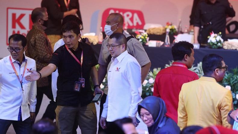 Hary Tanoesoedibjo Tiba di Gedung KPU, Hadiri Penetapan Nomor Urut Parpol