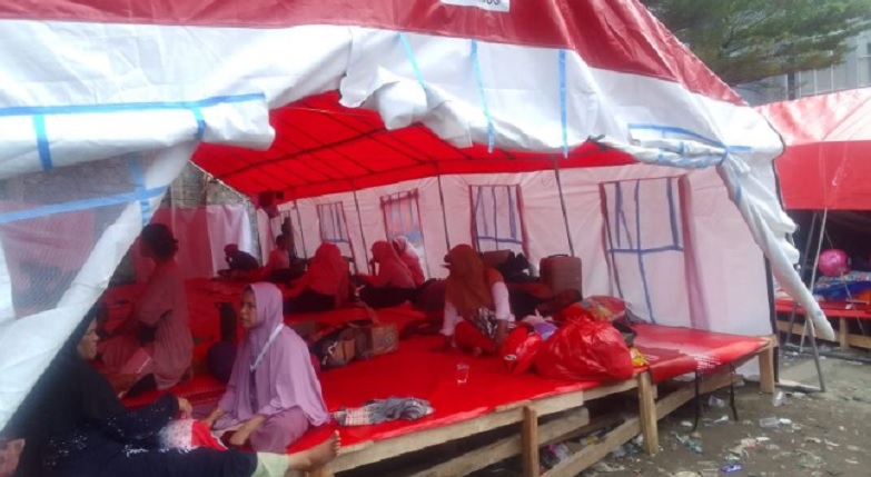 Hirup Asap Berlebih, Pengungsi Kebakaran Lorong Tahu Ambon Diserang Batuk