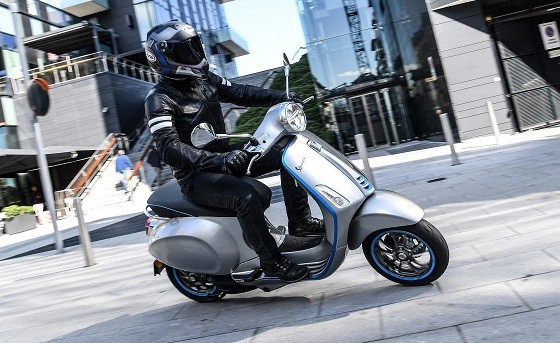 Motor Vespa Listrik Bakal Mengaspal di Indonesia Tahun Ini 