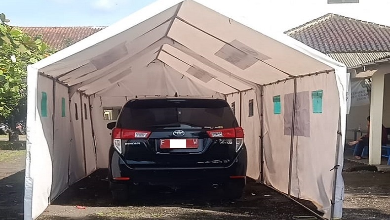 Miris, Tenda Pengungsi Korban Gempa Cianjur Dipakai Parkir Mobil Dinas Pejabat