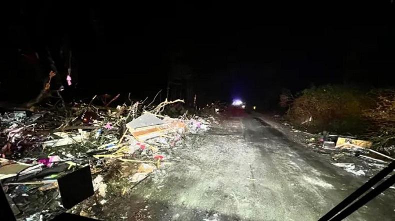Angin Tornado Hancurkan Desa, Ibu dan Anak Tewas 