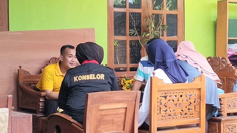 Konselor Polres Sukoharjo Dampingi Remaja Putri yang Coba Bunuh Diri