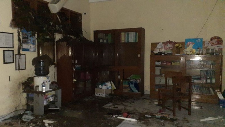 Tanah Longsor Hantam Sekolah di Semarang saat Hujan Deras