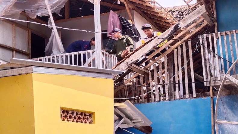 Rumah Rusak akibat Angin Puting Beliung di Malangbong Garut Bertambah, Warga Butuh Terpal