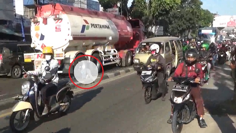Kronologi Pengendara Motor Tewas Terlindas Truk Tangki BBM di Padalarang KBB