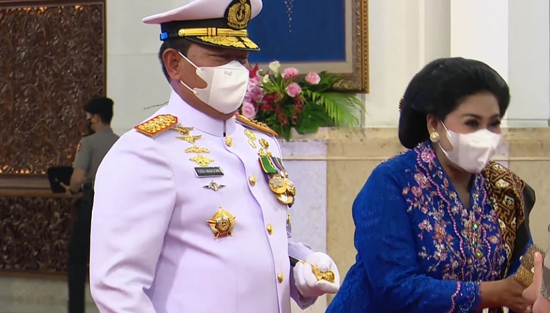 Penampakan Veronica Istri Laksamana Yudo, Setia Temani Suami saat Pelantikan Panglima TNI