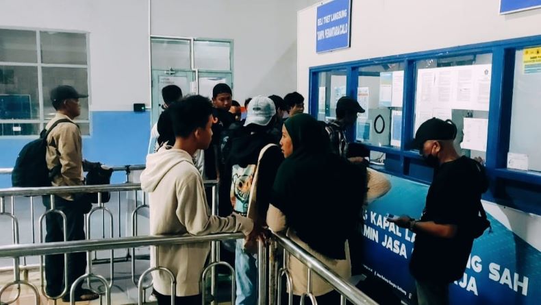 Jelang Nataru, Jumlah Penumpang Pelabuhan Tanjung Kalian Muntok Meningkat 70 Persen