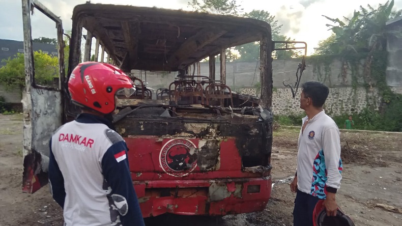 2 Bocah SD Bakar Bus Milik Organisasi Sayap PDIP Blitar, Alasannya Mengejutkan