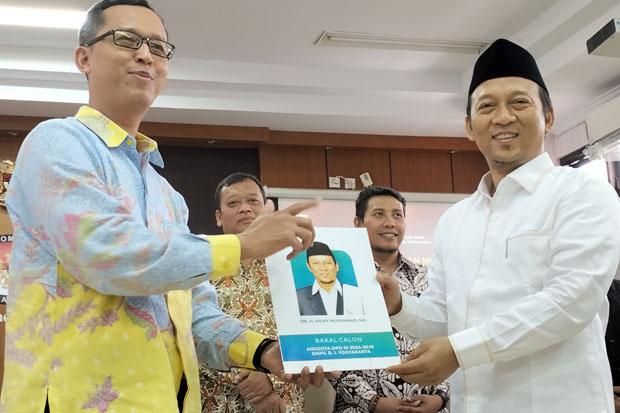 Maju DPD 2024, Gus Hilmy Serahkan 5.941 KTP Dukungan  