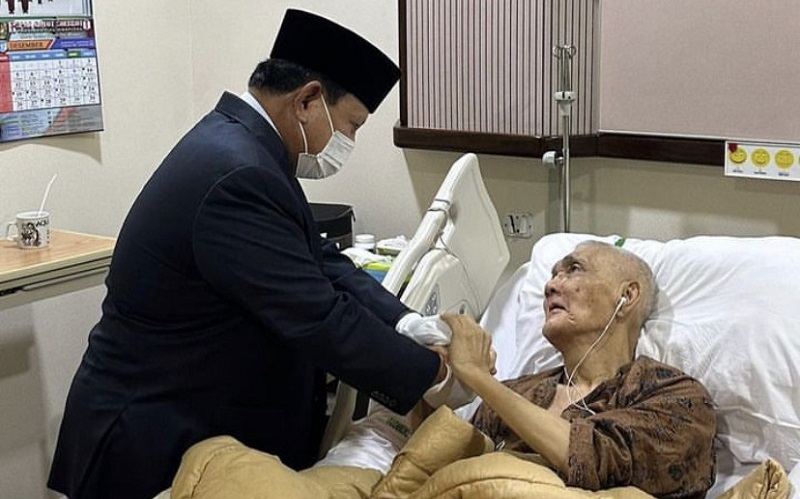 Prabowo Jenguk Try Sutrisno, Netizen : Ada Harapan Terpancar