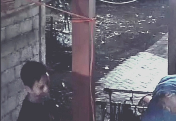 Viral, Aksi Pria Terekam CCTV Curi Celana Dalam Penghuni Kos di Banyuwangi