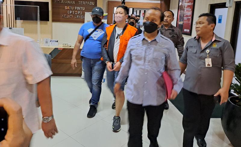  Kejati Jateng Tahan Agus Hartono Tersangka Korupsi Fasilitas Kredit usai Diperiksa 9 Jam 