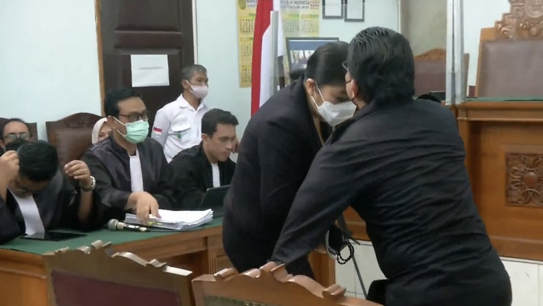 Ferdy Sambo dan Putri Candrawathi Kompak Pakai Baju Hitam di Sidang Hari Ini