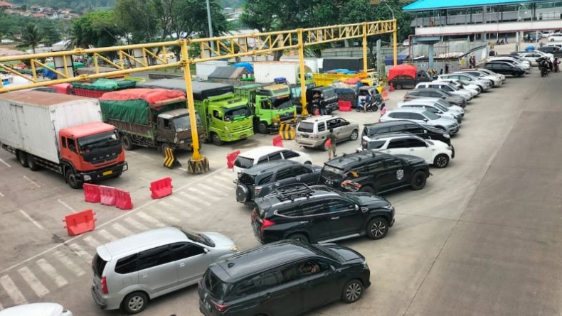ASDP Catat 90.683 Pemudik Menyeberang ke Pelabuhan Bakauheni pada H-2 Lebaran