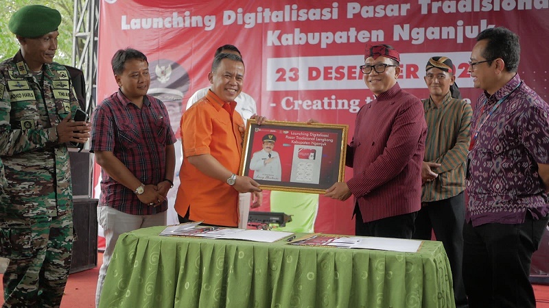 Pos Indonesia Bersama Kemendag Resmikan Digitalisasi Pasar Rakyat Lengkong