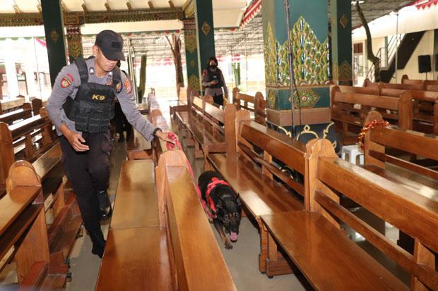 Sterilisasi Tempat Ibadah Natal, Tim Gegana Polda DIY Terjunkan Anjing Pelacak